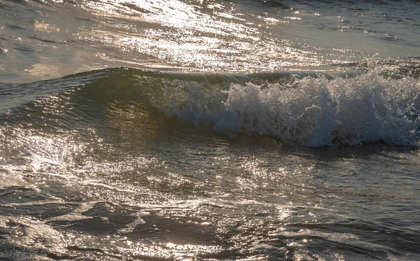 Ondas Mar Colores Con Salpicaduras Rompeolas Blancas Parque Circeo Sabaudia —  Fotos de Stock