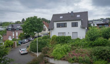 Konigswinter, Almanya - 30 Haziran 2021, Bonn Konigswinter 'ın sessiz caddesi, Almanya