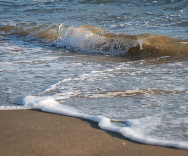 Vista Cerca Las Olas Marinas Colores Con Salpicaduras Rompeolas Blancas — Foto de Stock