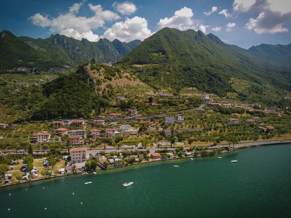 Uitzicht Vanuit Lucht Bergen Het Iseomeer Stad Aan Kust Lombardije — Stockfoto