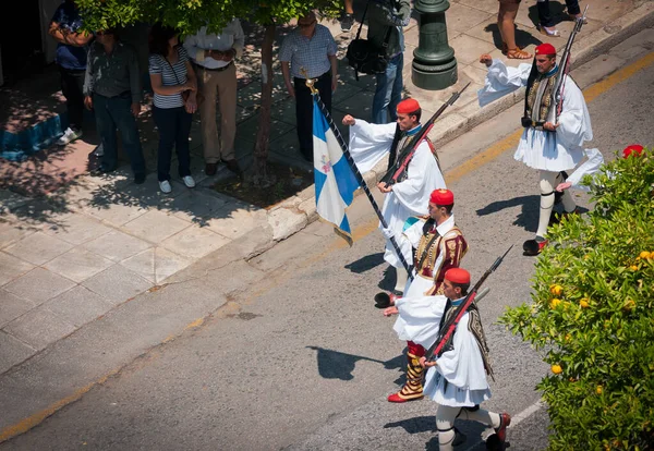 Ateny Grecja Września 2012 Widok Góry Paradę Strażników Tradycyjnych Strojach — Zdjęcie stockowe