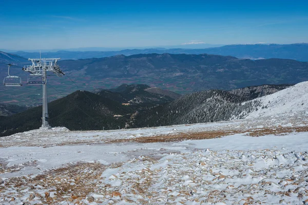 中央ギリシャのパルナッソス山の雪に覆われた天気晴れ — ストック写真