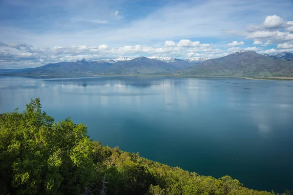 Âge Une Vue Panoramique Sur Les Montagnes Enneigées Lac Prespa — Photo