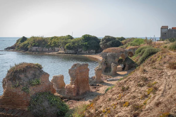 Image Des Ruines Pont Médiéval Menant Château Torre Astura Italie — Photo