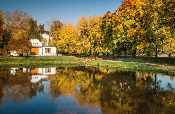 Autumn in Moscow parks — Stock Photo, Image