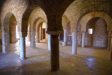 eski bir manastır kalıntıları