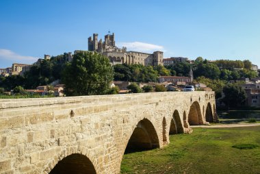 Antik Beziers kenti ve eski köprü