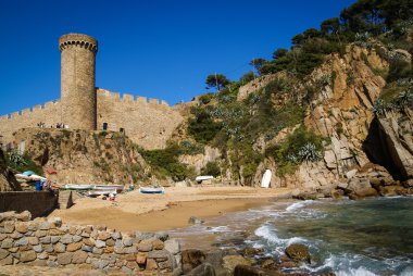 Tossa de Mar adlı eski ortaçağ kalesi