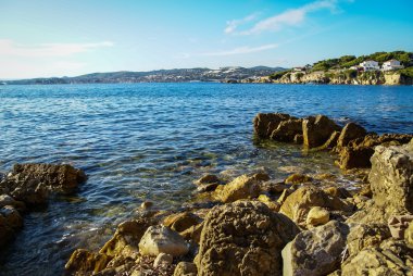 Güzel Cote d'Azur deniz kıyısı