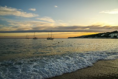 Yatlar ile güzel deniz kıyısı