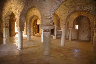 eski bir manastır kalıntıları
