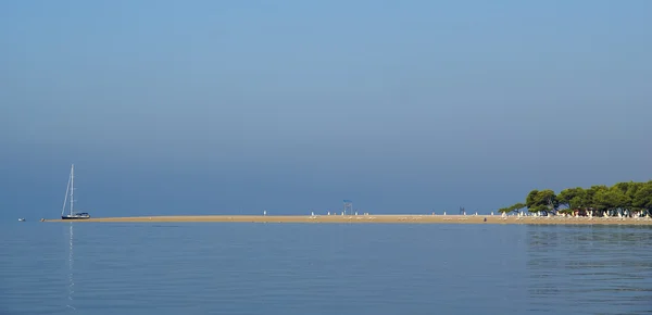 Brac Adası'nın güzel deniz kıyısı — Stok fotoğraf