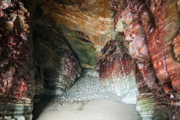 Grotta i som Catedrais beach — Stockfoto