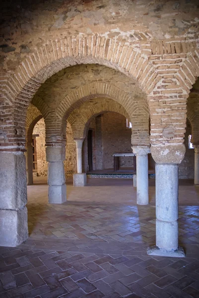 Ruinas de un antiguo monasterio — Foto de Stock