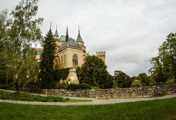 Castillo histórico en Eslovaquia — Foto de Stock