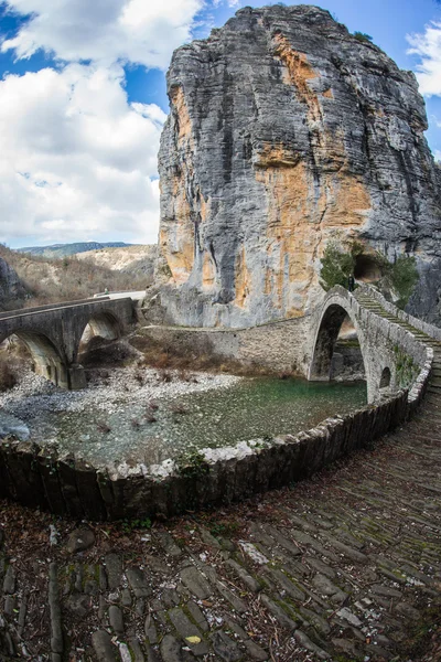 Kokoris oude stenen brug — Stockfoto