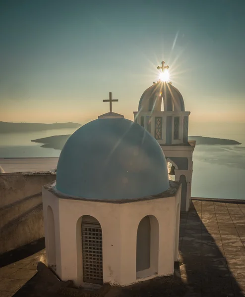 Igreja ao pôr do sol sobre Caldera — Fotografia de Stock