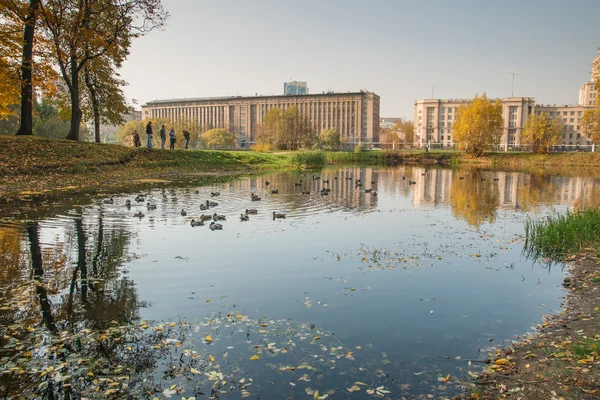 Beautiful autumn park in Moscow — Stock Photo, Image