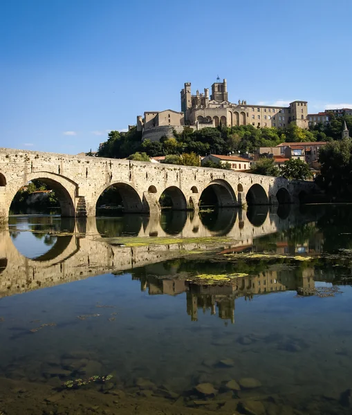 Oude stad Beziers en oude brug — Stockfoto