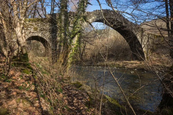 Oude stenen brug — Stockfoto