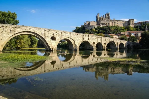 Ancient Beziers city and old bridge — Stock Photo, Image