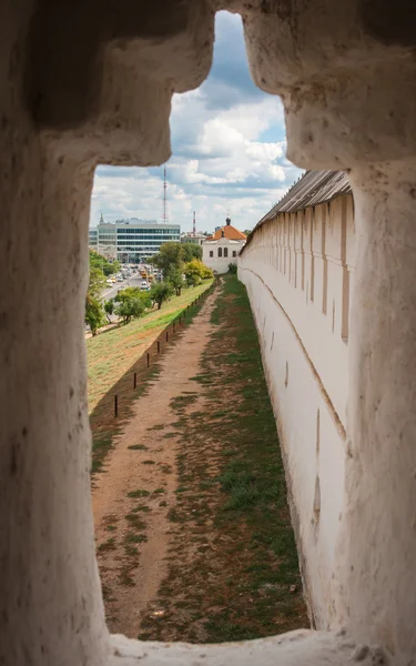 View through the loophole of the Astrakhan Kremlin — Stock Photo, Image