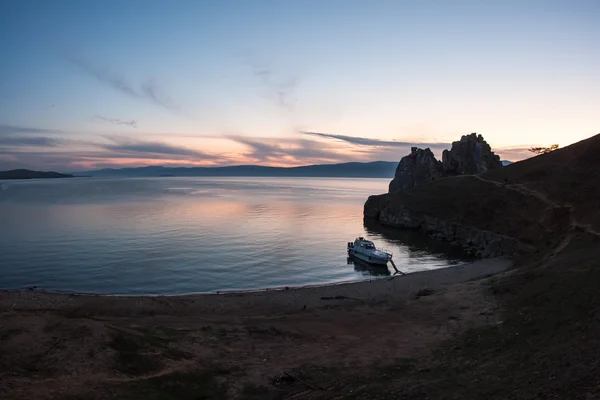 Наприкінці заходу сонця пейзаж у Байкал — стокове фото