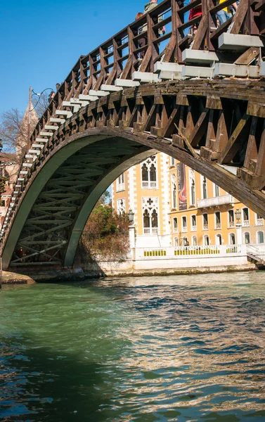 Canale e ponte a Venezia — Foto Stock