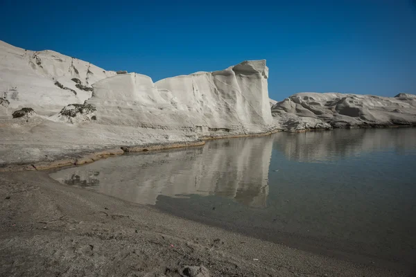 Praia bela paisagem lunar Sarakiniko — Fotografia de Stock