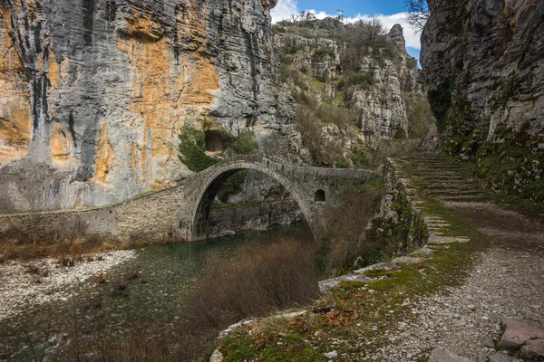 Kokoris vecchio ponte di pietra — Foto Stock