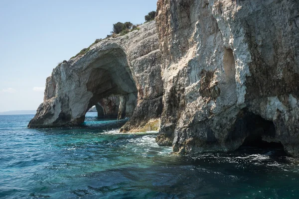 Krásné modré jeskyně na pobřeží v Zakinthos — Stock fotografie