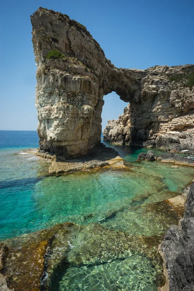 Arco nas falésias — Fotografia de Stock