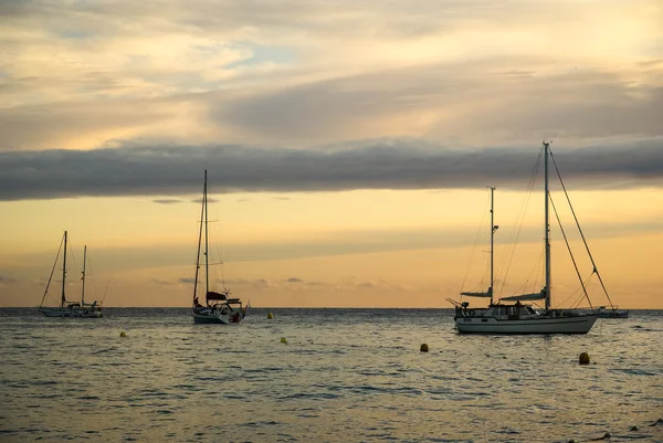 Beautiful seashore with yachts — Stock Photo, Image