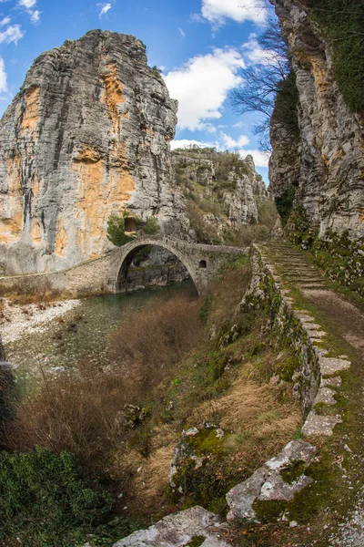 Kokoris vecchio ponte di pietra — Foto Stock