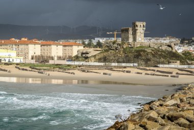 Küçük kasaba Tarifa ve deniz kıyısı