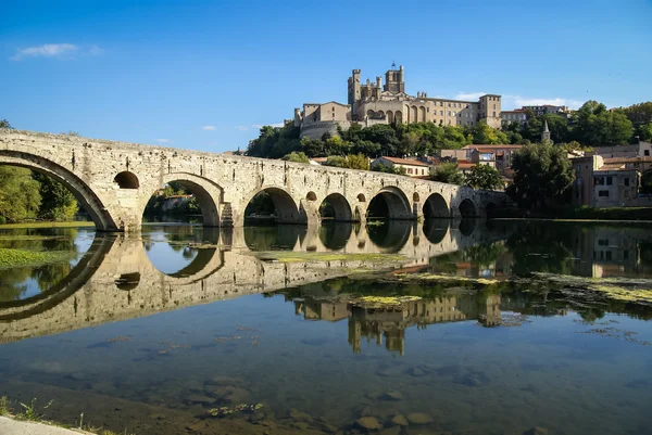 Oude stad Beziers en oude brug — Stockfoto