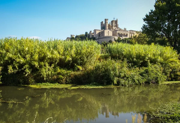 Castle in Beziers  and river — Stock Photo, Image