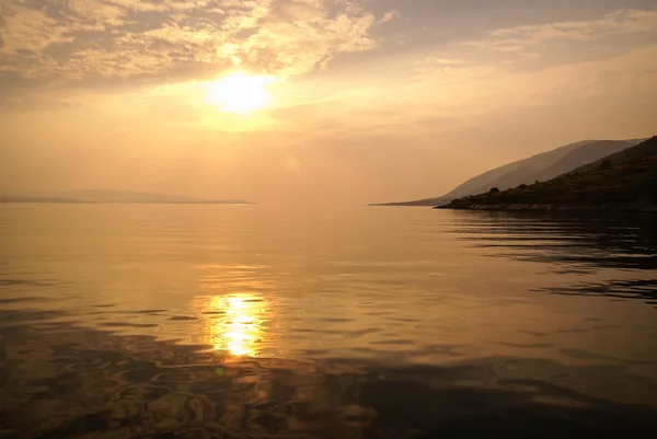 Gün batımı sırasında güzel deniz manzarası — Stok fotoğraf