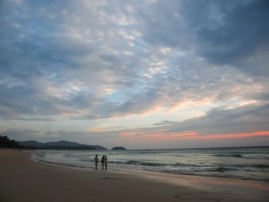 Karon Plajı'nda güzel gün batımı