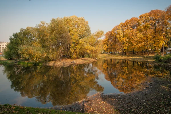 Piękny park jesień w Moskwie — Zdjęcie stockowe