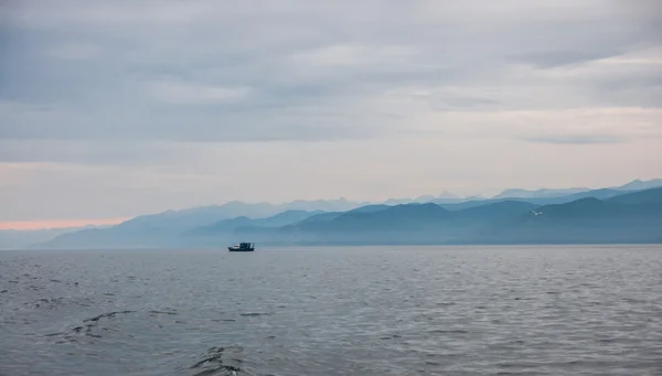 Vista panorâmica do lago baikal — Fotografia de Stock