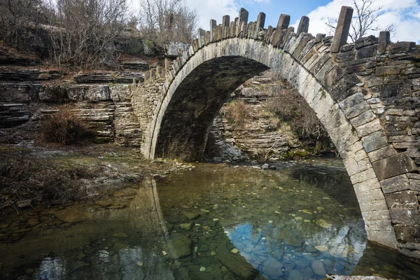 Kapitän arcoudas alte Steinbrücke — Stockfoto