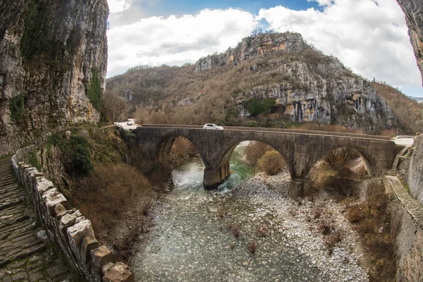 Kokoris oude stenen brug — Stockfoto