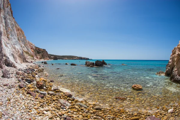 Pintoresca playa de firiplaka — Foto de Stock