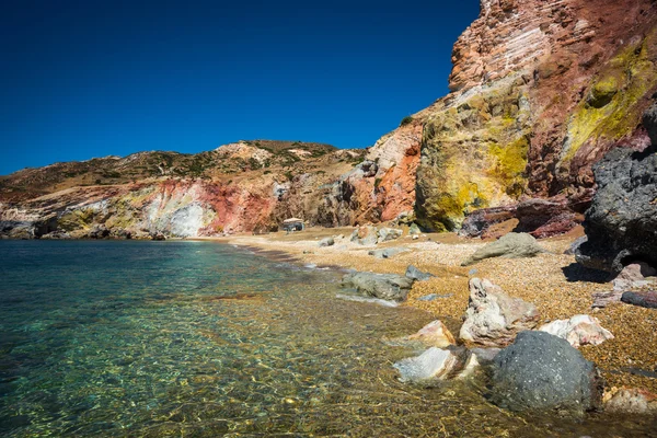 Ongebruikelijke levendige kleuren van Palepchori beach — Stockfoto