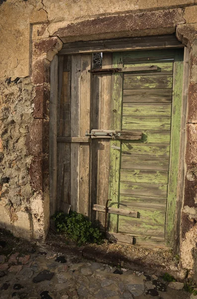 Oude deur in Pyrgos — Stockfoto