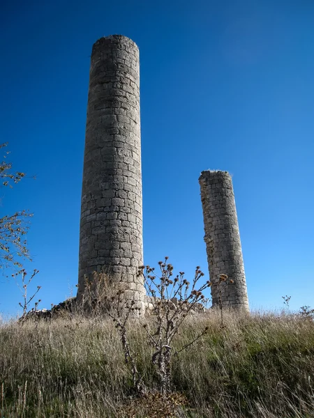 Ruïnes van een kasteel in Canillas de Escueva — Stockfoto