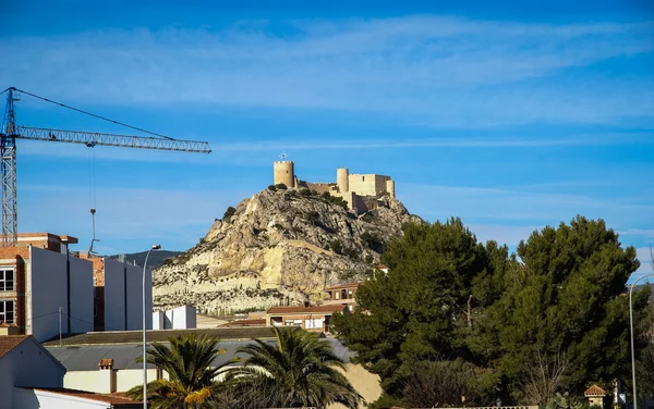 Castillo en Castalla en roca cerca de la ciudad —  Fotos de Stock