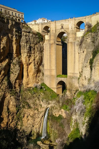 Ronda ville sur les falaises — Photo