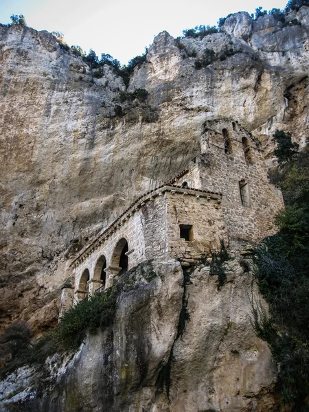 Pequeña iglesia al lado de la carretera — Foto de Stock